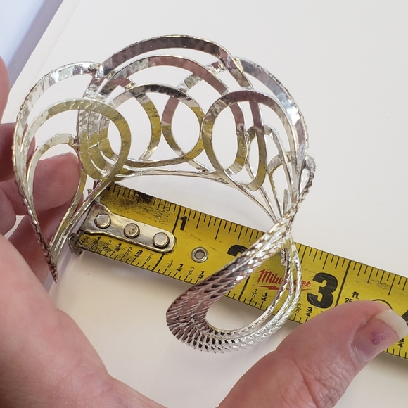 Gorgeous Bright Silver tone Cuff Bracelet - Picture 3 of 6